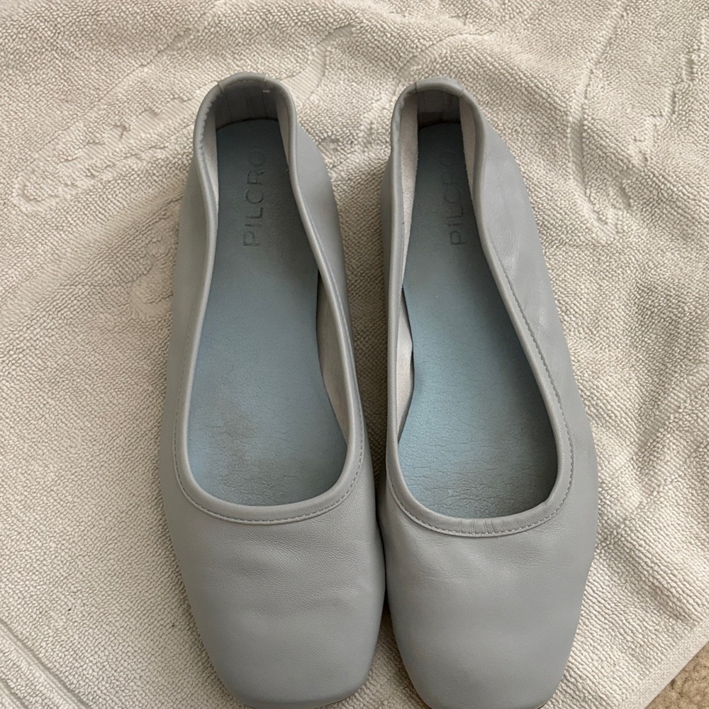 Pilcro Light Gray Leather Square-Toe Ballet Flats